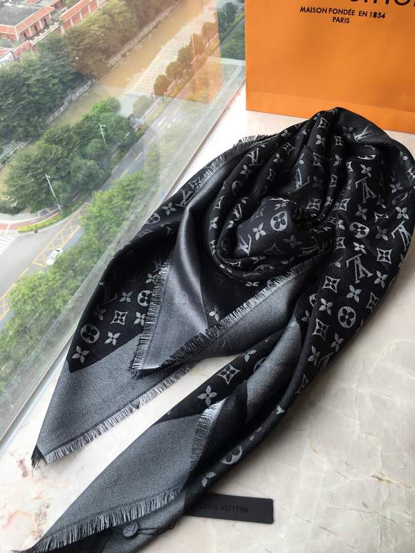 Louis Vuitton Scarf LVC00560